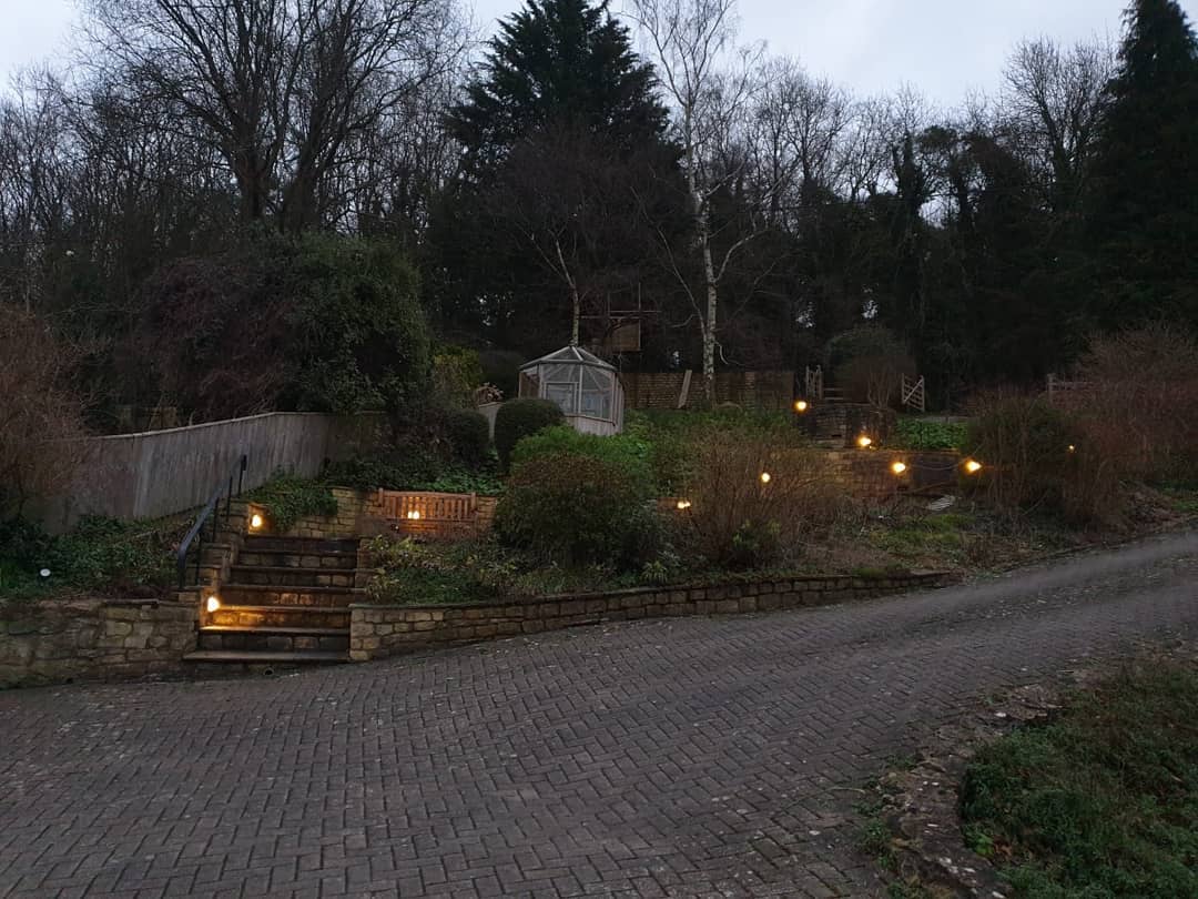 Outdoor garden lighting path lights in Box SN13