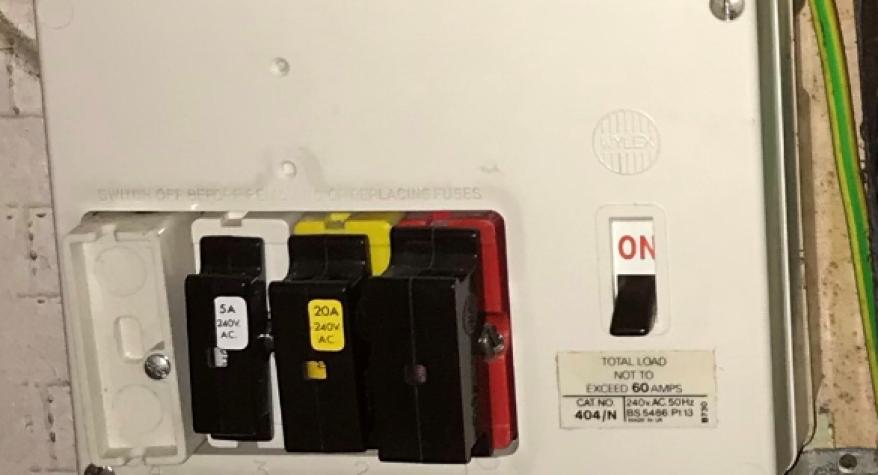 An old re-wireable fusebox